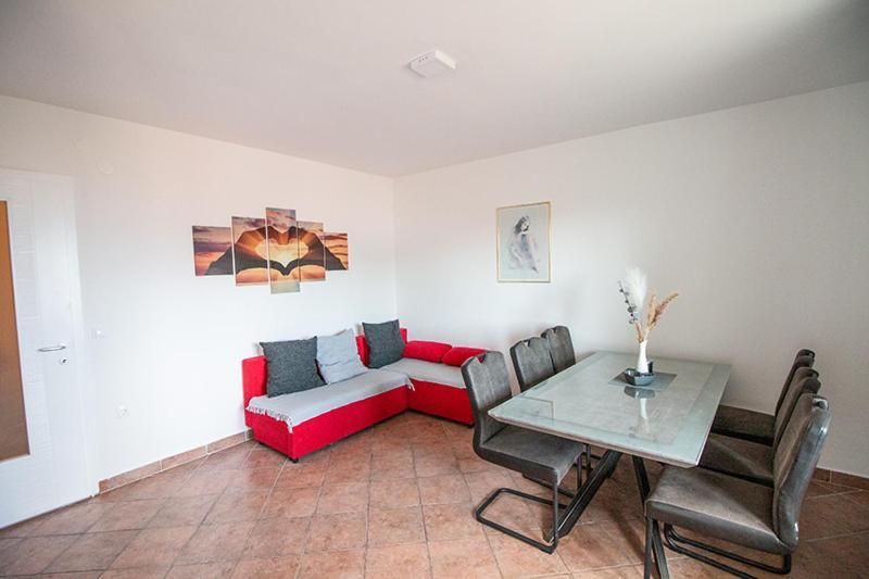 אומיס Apartment Zvjezdana מראה חיצוני תמונה