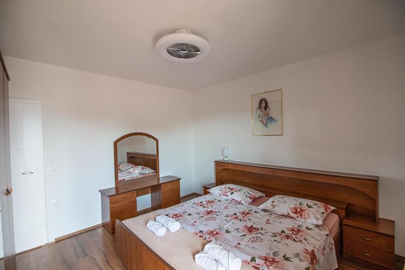 אומיס Apartment Zvjezdana מראה חיצוני תמונה